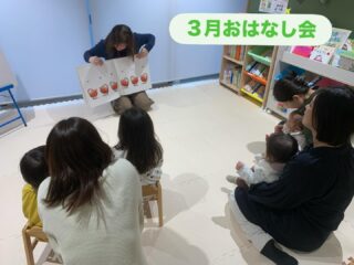 3月26日こどもホーム
"おはなし会"
絵本の読み聞かせ
今日はだるまさんがころんだとパネルシアターのくいしんぼうのおばけの子でした。
みんな知っているお話なので一緒に声を出してみたり、体を揺らしたりと楽しんでいました🥰
絵本コーナーの立山町図書館の本も新しくなりました✨また見て下さいね🥰
次回のおはなし会は6月26日を予定しています🙌🏻予約はいらないのでみなさん自由に参加して下さいね♪
#子育て支援センター
#立山町防災児童館複合施設アカリエ