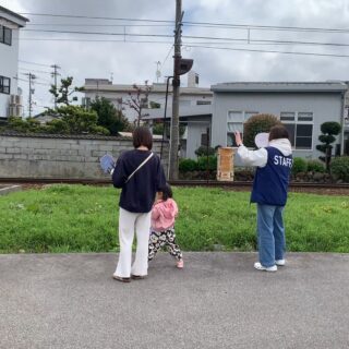 4月16日（木）多手山プロジェクト

立山線の特急電車に

アカリエのおともだちと手をふりました。

立山駅に向かう方々がたくさん電車に乗っていました。

特急電車ビューンと走ってかっこよかったですよ。

#アカリエ
#電車
#立山町
#立山線
#立山子育て支援センター
#多手山プロジェクト