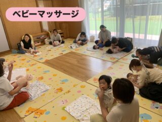 2026.06.17（水）
今日のなかよし広場はベビーマッサージ👶でした！

水島先生の優しい雰囲気の中、こどもたちも気持ちよさそうにお母さんとの時間を過ごしていました🥰
いつもにこにこな笑顔に癒されます☺️✨

次回は８月19日です。
夏の猛暑に負けず、ベビーマッサージでまったり時間を過ごしましょう〜💓

#立山子育て支援センター
#立山町防災児童館複合施設アカリエ
#こどもホーム
#立山子育て